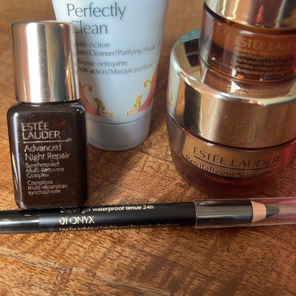 New Estée Lauder skincare and makeup set - Picture 4 of 8